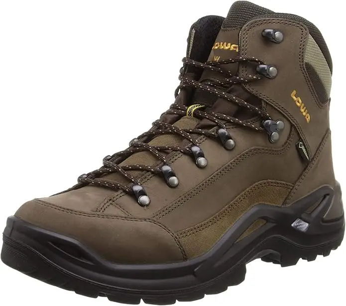TheHikingTribe a3 Lowa Renegade GTX Mid