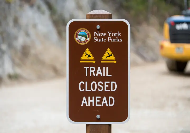An official NYS Parks sign indicating the trail closure for the Breakneck Ridge hike.