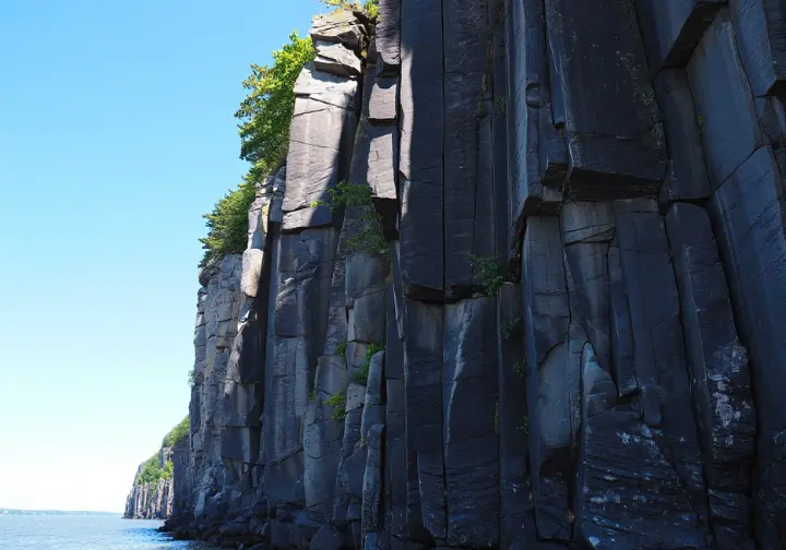 A close-up, detailed photo of the geological columnar basalt formations of the Palisades cliffs along the Hudson River.