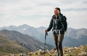 Why Most Hikers Get High Altitude Acclimatization Wrong Hiker pausing on a Colorado alpine ridge showing early signs of altitude strain