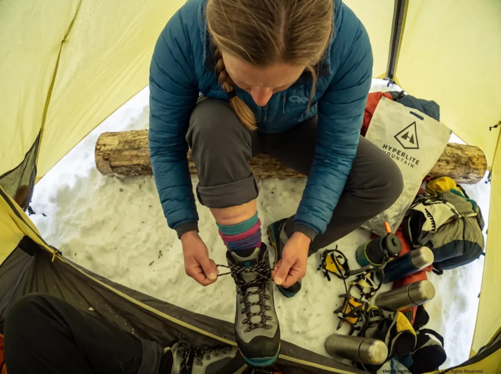 Guide loosening tight winter boots compressed by too many socks
