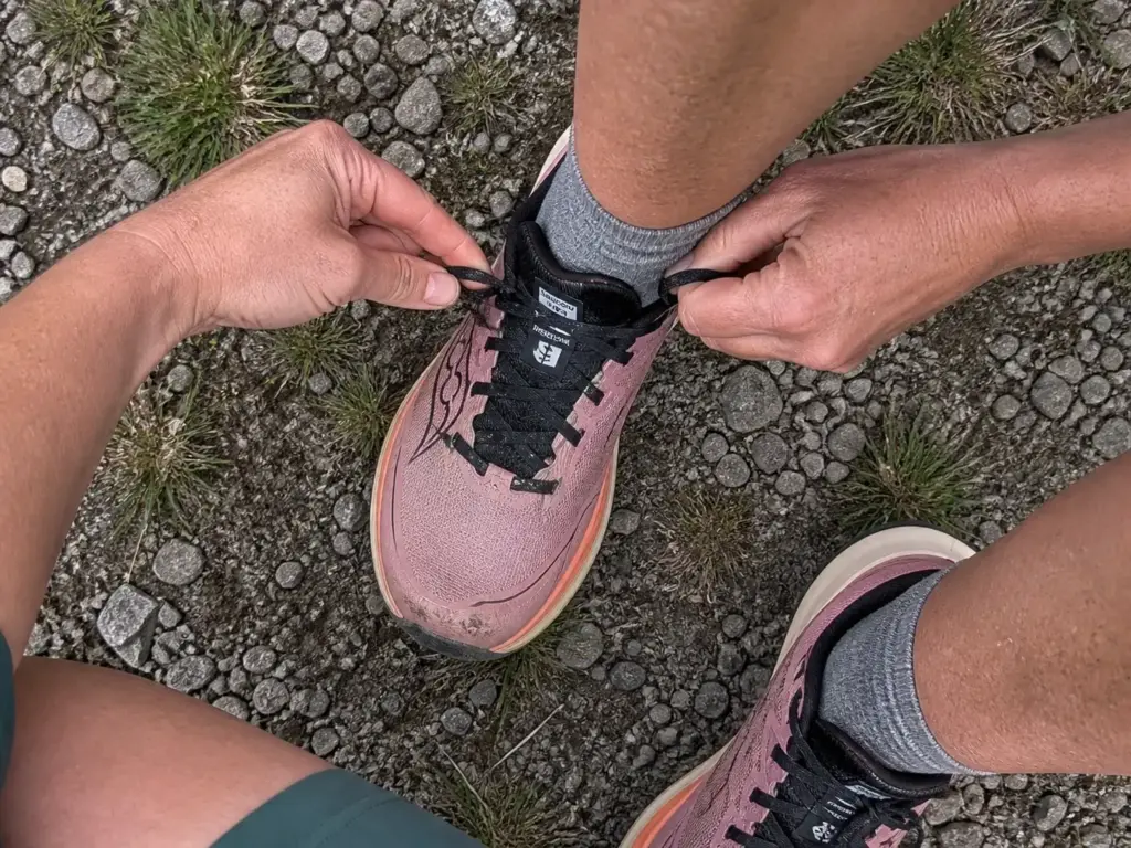 Tying a heel-lock lacing knot on trail shoes to stop toe-bang on descents